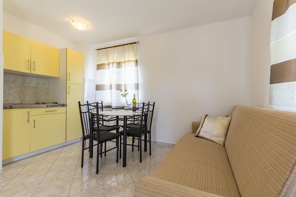 Apartments Alba Fazana Exterior photo